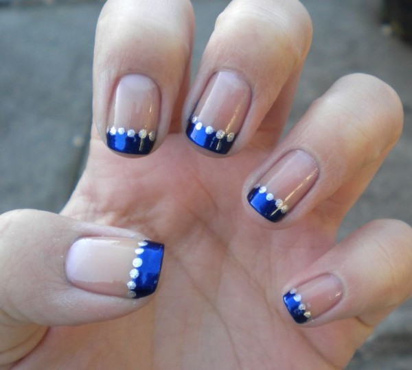 1384181915_blue-manicure-16
