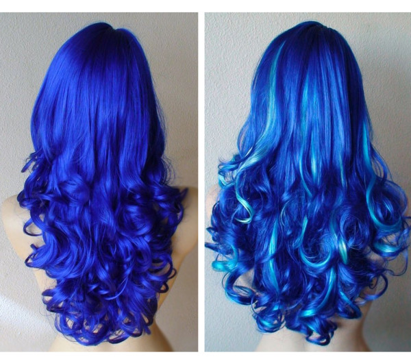 Боја на сино-кукла-коса-мода