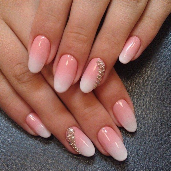 ombre-na-ovalnye-nogti
