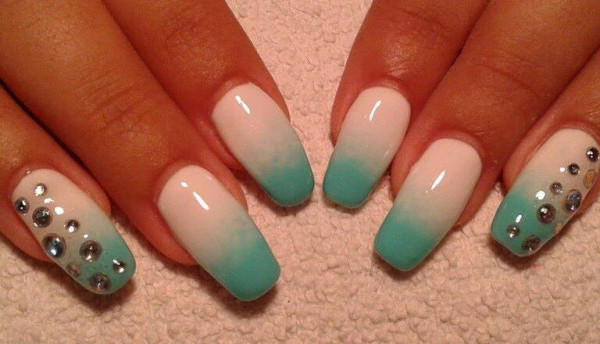 turquoise-white-ombre-nails