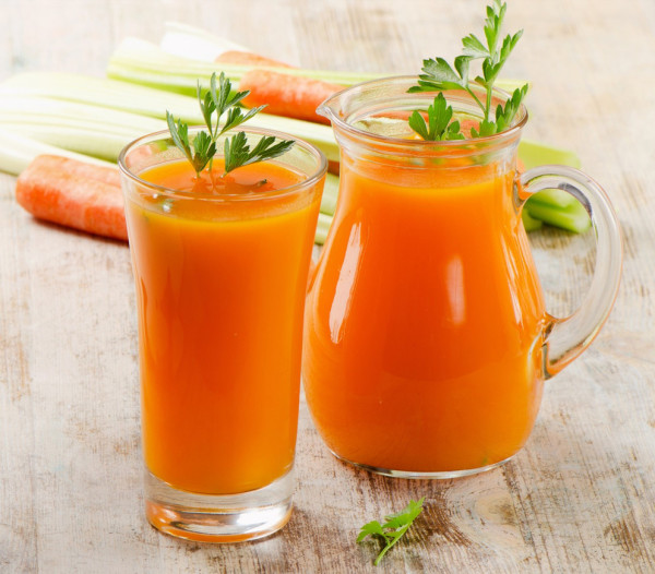 maska-s-oblepihovym-maslom-dlya-volos-Carrot-juice-carrots