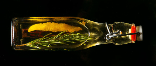 Web-Article-Burnt-Cinnamon-Orange-and-Rosemary-Infused-Vinegar-Recipe1