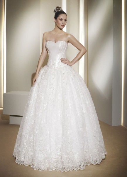 как-выбрать-свадебное-платье-739x1024