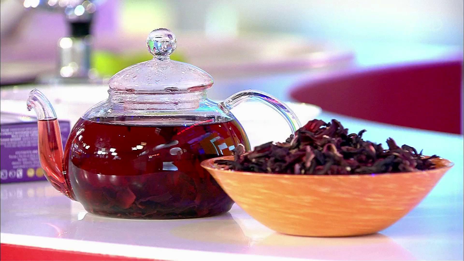 Чем вреден чай каркаде. Каркаде (гибискус). Чай каркаде заварка. Красный чай каркаде.