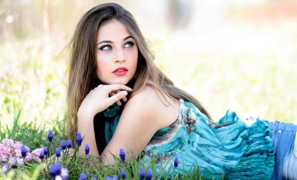 girl-1312946_960_720