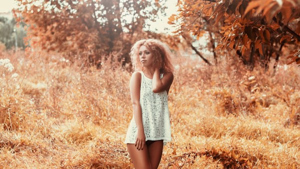 girl-in-a-short-dress-1744349_960_720