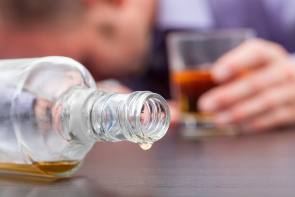 Неконтролирана консумация на алкохол - болест на алкохолизма