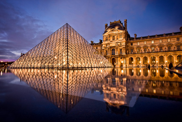 Bildnummer: 55124026  Datum: 26.10.2010  Copyright: imago/ANE Edition Frankreich / France - Paris Abendliche Ansicht der beleuchteten Glaspyramide vor dem Geb‰ude des Louvre Museums in Paris mit Spiegelung. Mirroring of the illuminated Pyramid in front of the Louvre Museum in the evening. Louvre Reisen FRA kbdig xo0x xsk 2010 quer Aufmacher  Bildnummer 55124026 Date 26 10 2010 Copyright Imago Ane Edition France France Paris Evening View the illuminated Glass pyramid before the Building the Louvre Museum in Paris with Mirroring paceperson mirroring of The illuminated Pyramid in Front of The Louvre Museum in The evening Louvre Travel FRA Kbdig xo0x xSK 2010 horizontal Highlight