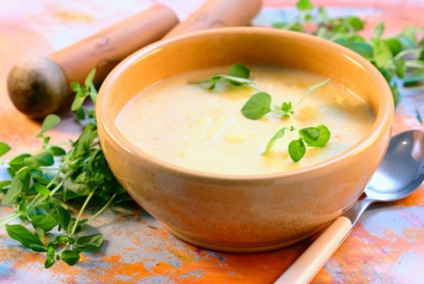 Крем супа од компир со свежи билки