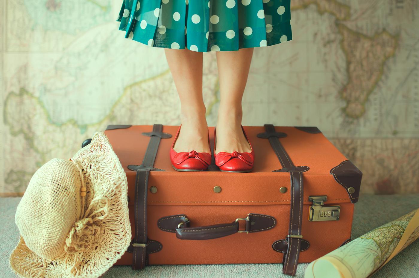 Девочка и чемодан