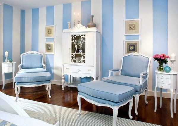 сина боја во внатрешноста на класичната спална соба (2а)