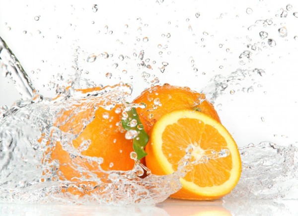 портокалово_ овошје и распрснување на вода_90514159. (1) .мил