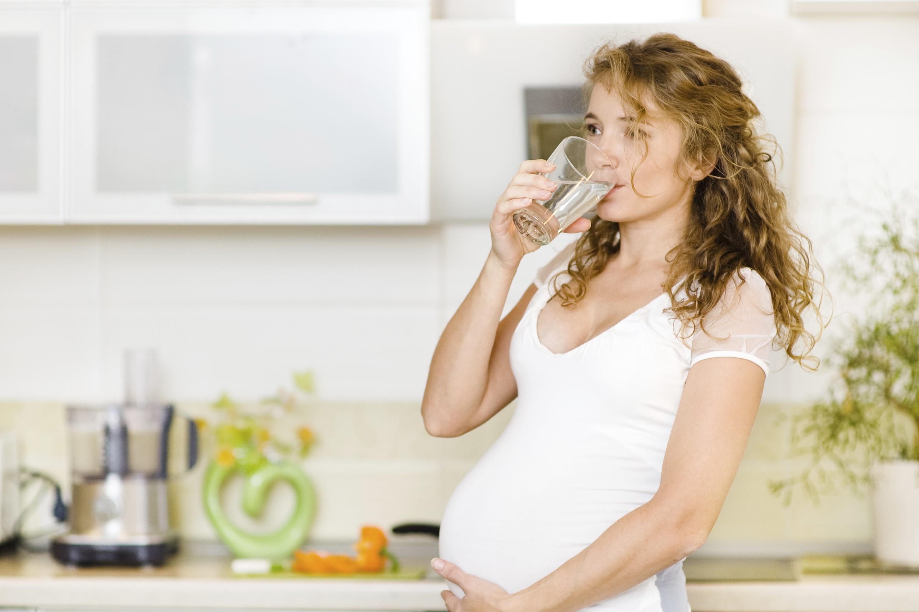 Беременность хочется пить воду. Беременные женщины. Питание беременной женщины.
