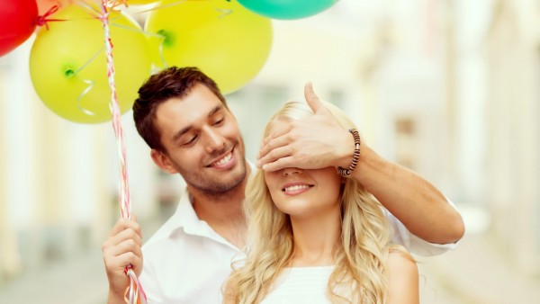 Love_Surprise_for_his_girlfriend_097800_