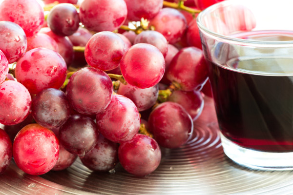 Juice and grapes